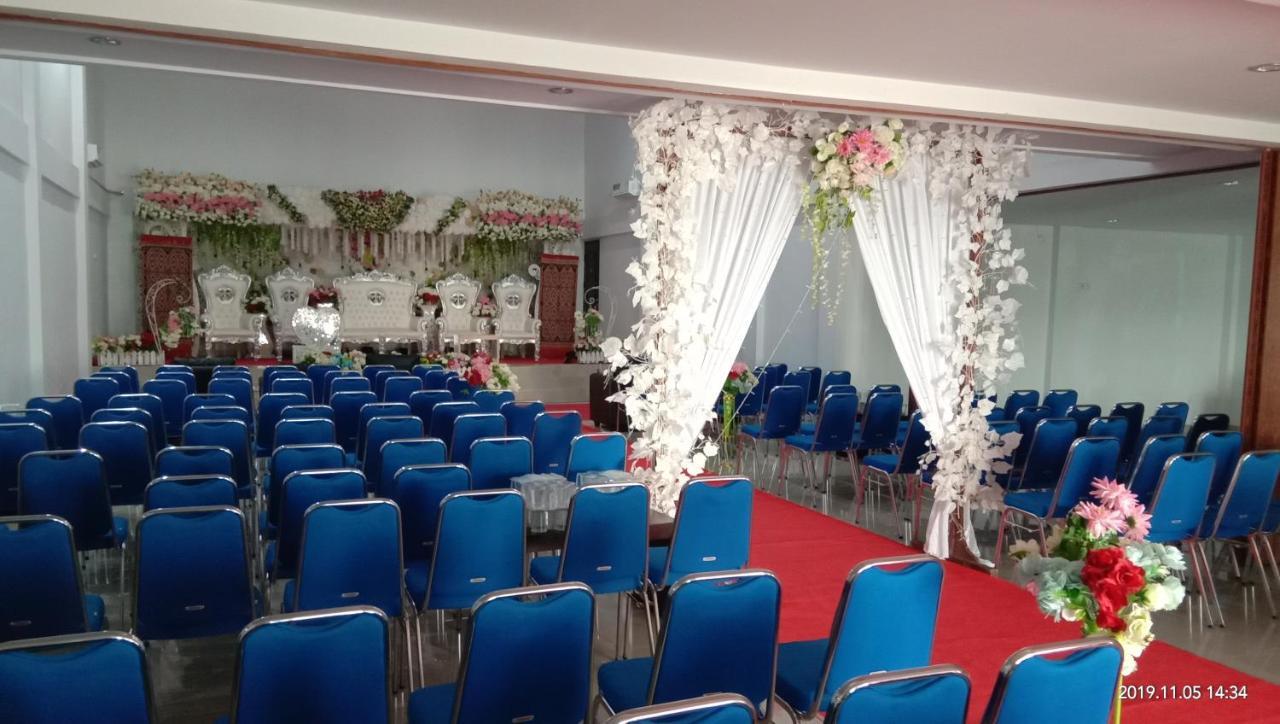 Hotel Meganita Mamuju Luaran gambar